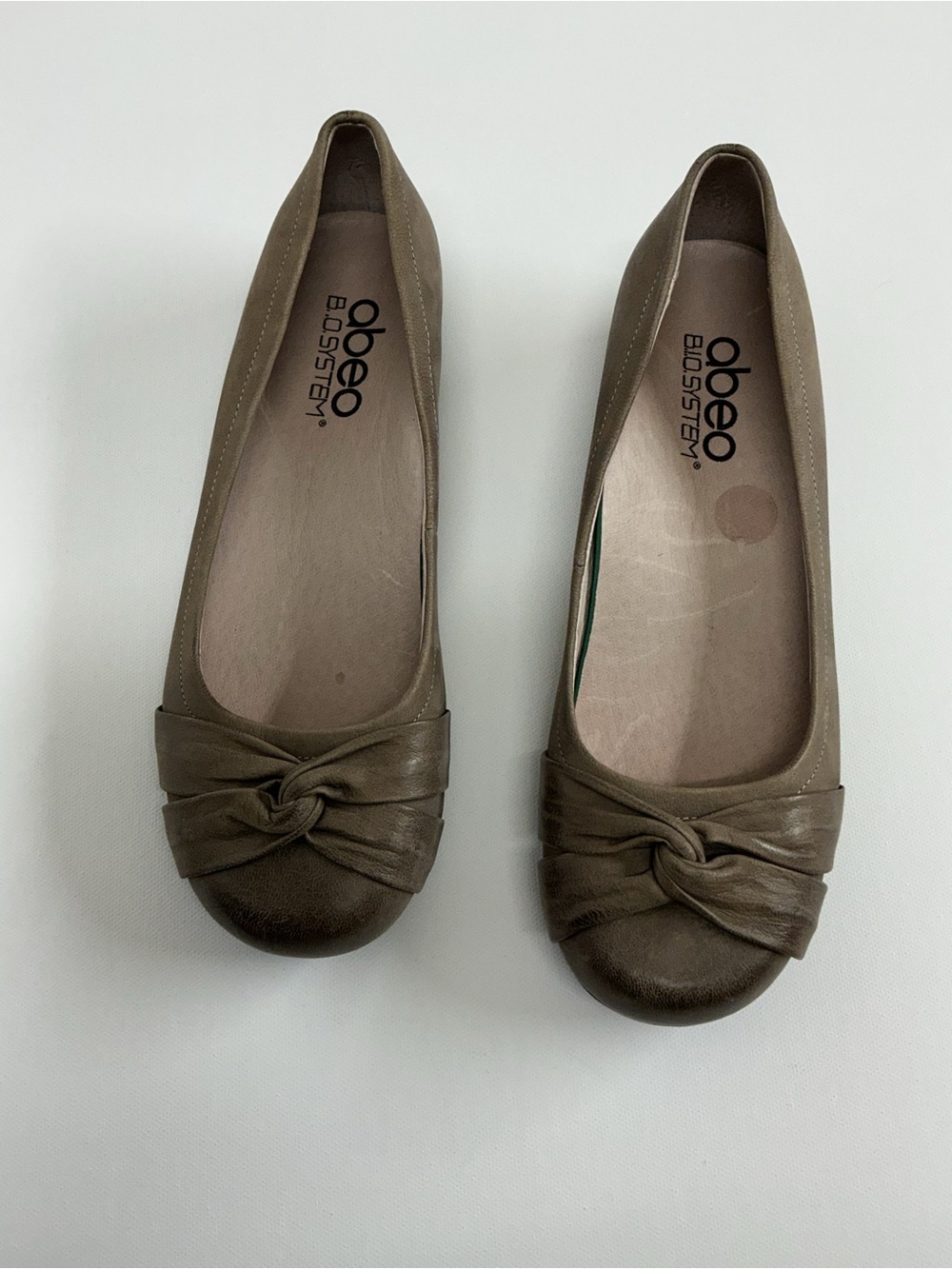 Abeo Women's Knot-Detail Ballet Flats in Olive size 6 N